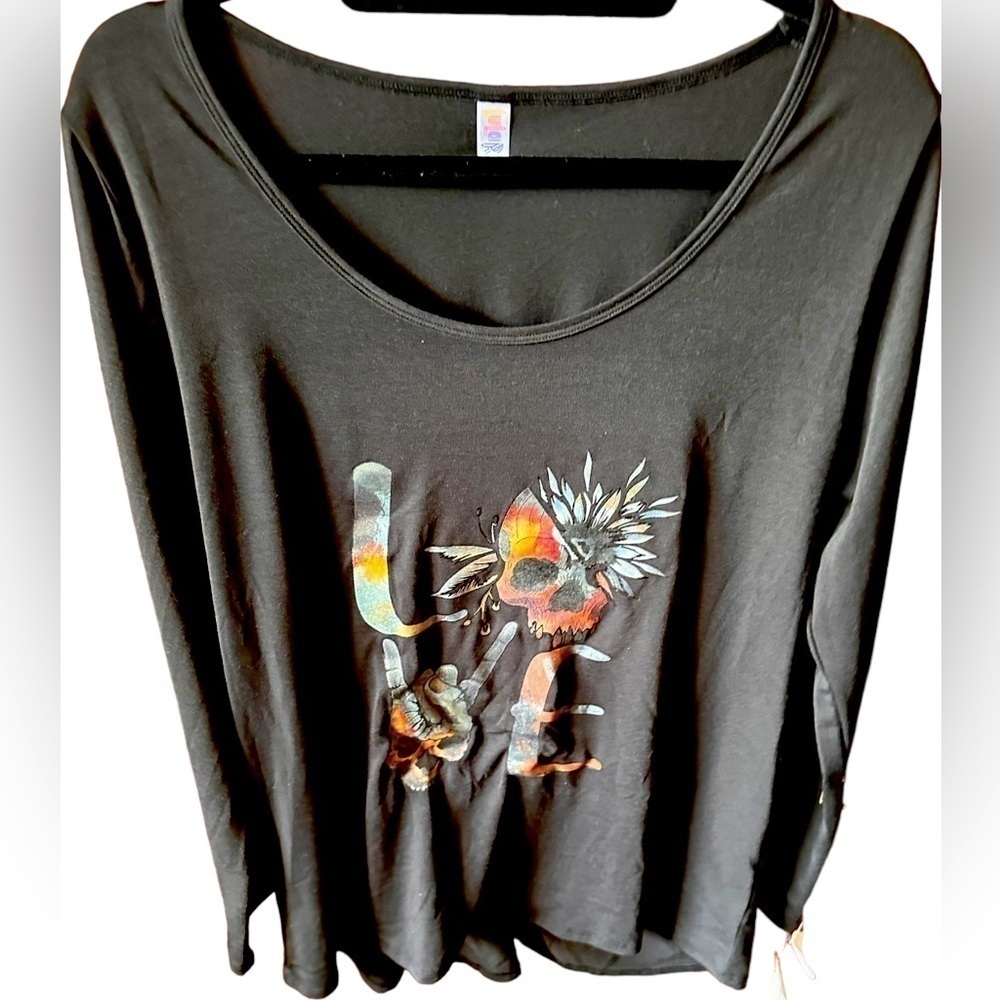 Custom lularoe XL Lynnae long sleeve black t shirt top.‎ NWOT. Skull love print.